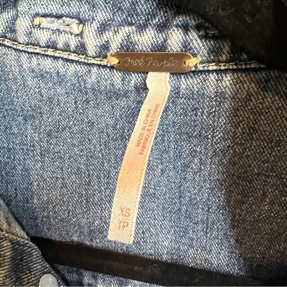 FREE PEOPLE Washed Denim Jacket with Heathered Gray Sleeves, XS - Picture 9 of 9